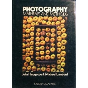 Photography: Materials and Methods (Handbooks for Artists)