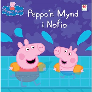 Peppa'n Mynd I Nofio| Peppa Pinc | Llyfr Cymraeg | Welsh paperback book | 'Peppa Pig: Peppa's Sports Day' is the English title | enjoy reading Peppa in Welsh! |for young children 18 months plus